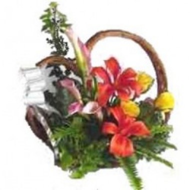 Canasta mixta de rosas, cartuchos y liliums