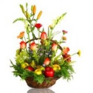 Basket with apples decarated with flowers