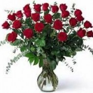 24 rosas en florero