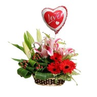Arreglo de valent�n con lirios y gerberas