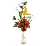 Cilindro de rosas y orqu�deas