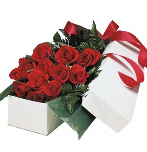 Caja con doce rosas. Disponible sólo en Ciudad de México