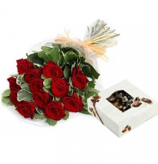 Bouquet de 12 rosas con chocolates