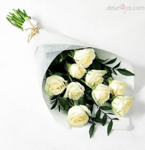 Bouquet de doce rosas blancas